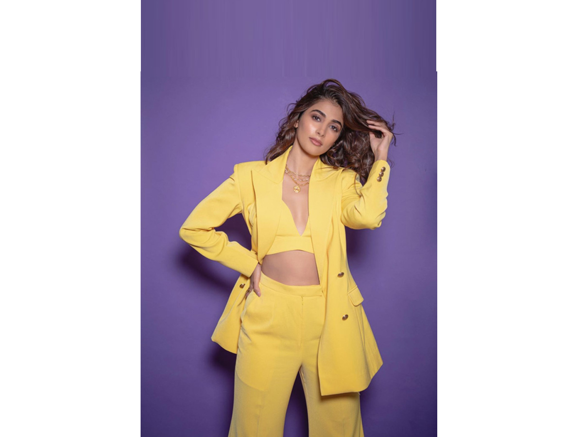 Pooja Hegde Sizzles In Yellow Outfit Telugu Cinema