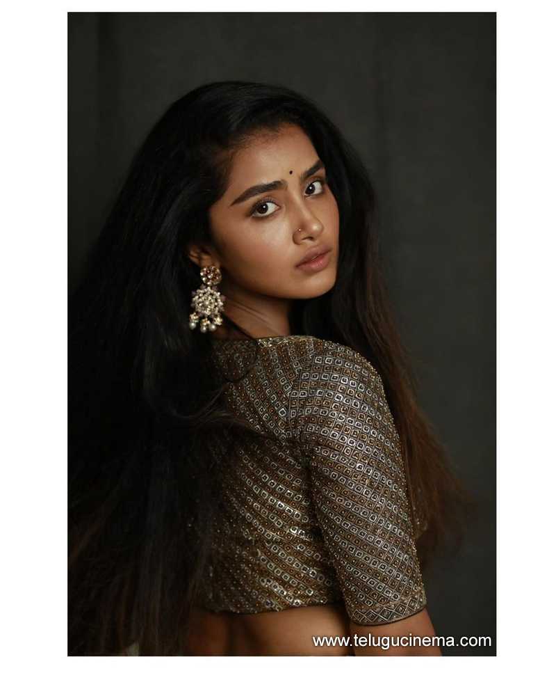 anupama stills 170122 004