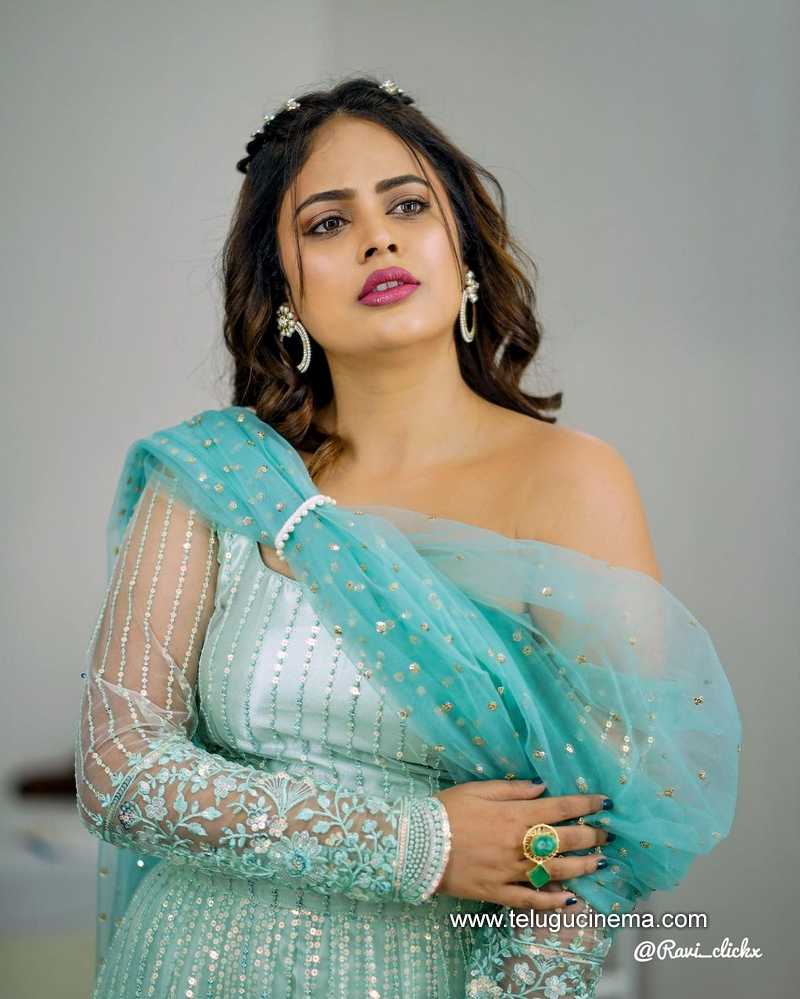 nanditha stills 190122 002