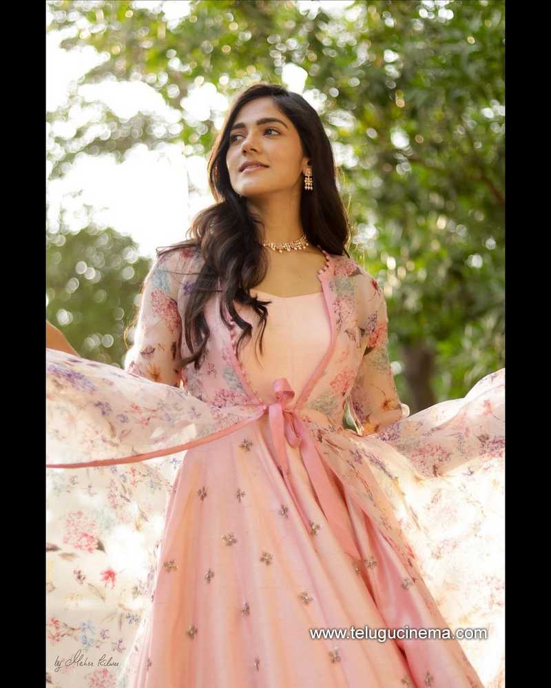 iswarya stills 140222 002 1