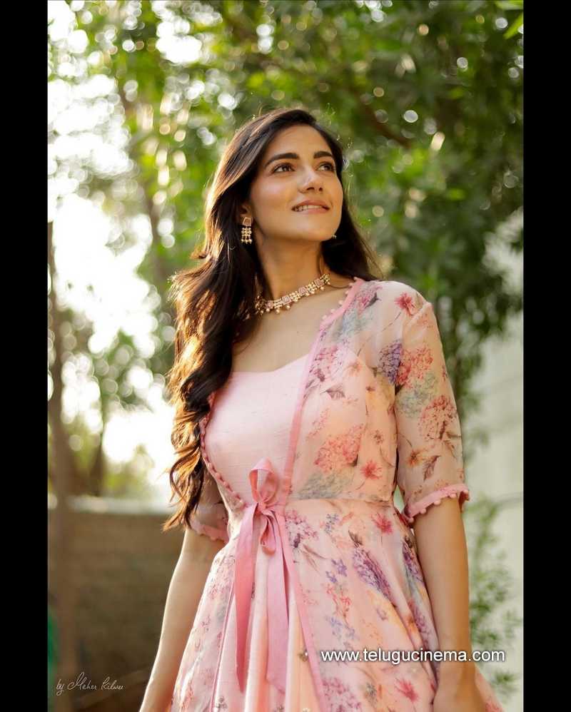 iswarya stills 140222 004 1