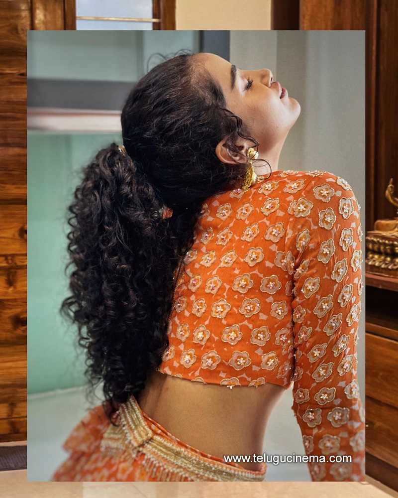anupama stills 250322 002