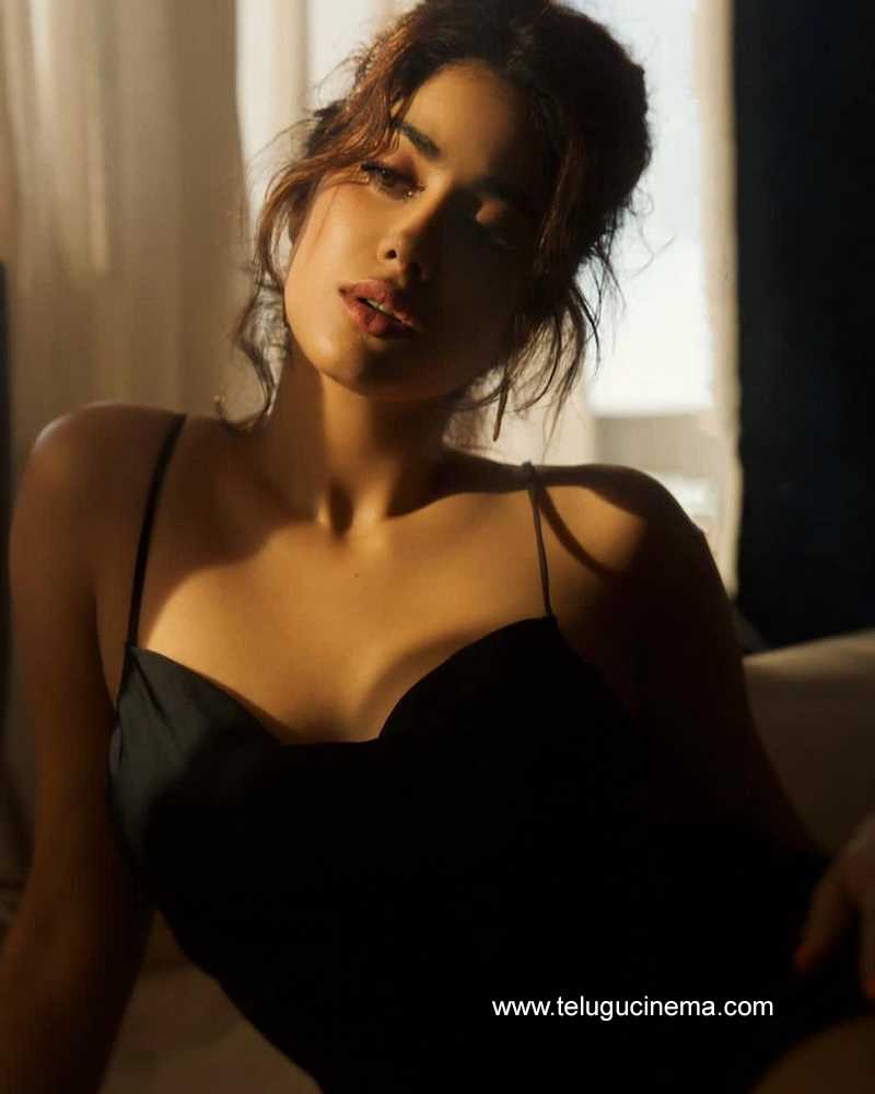 jahnvi stills 270422 002