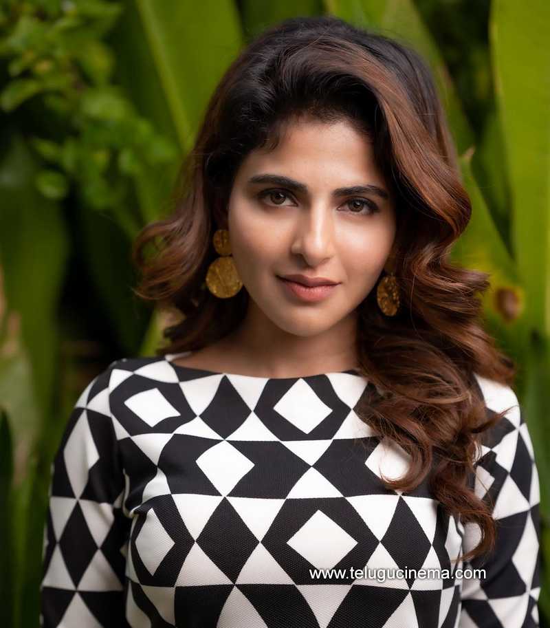 iswarya stills 230922 002