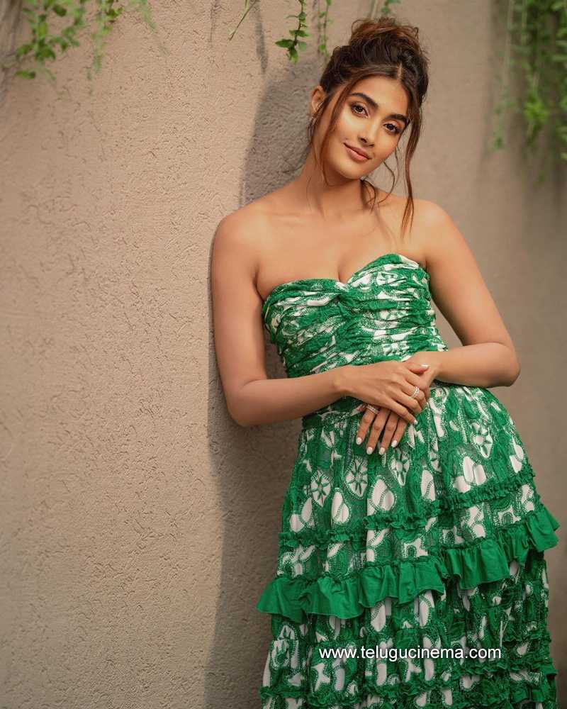 poojahede stills 041022 002