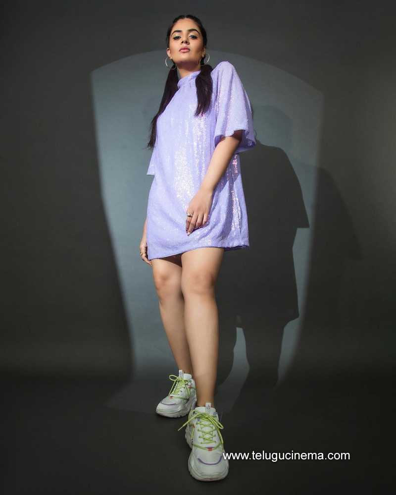 sreemukhi stills 28 10 22 002