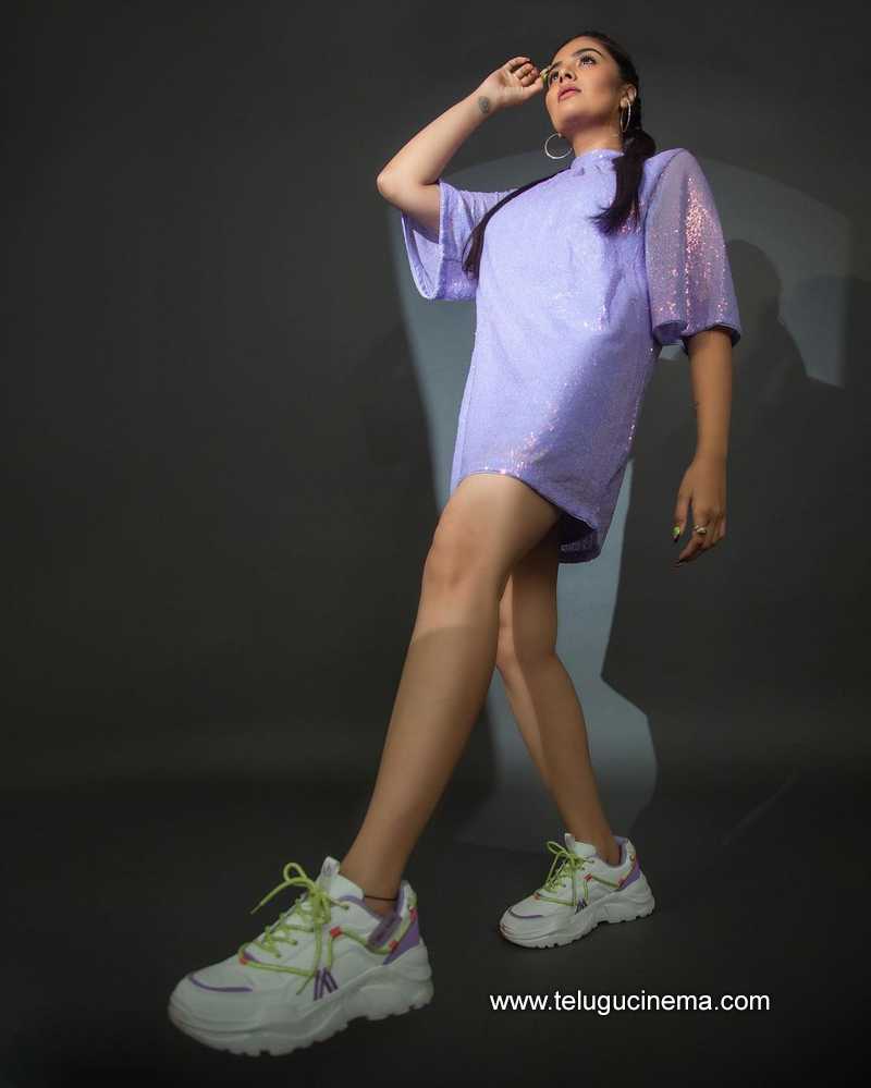 sreemukhi stills 28 10 22 006