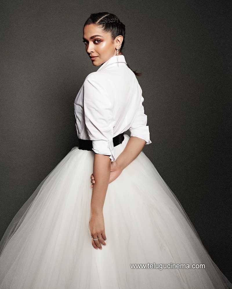 deepika stills 29 11 22 003