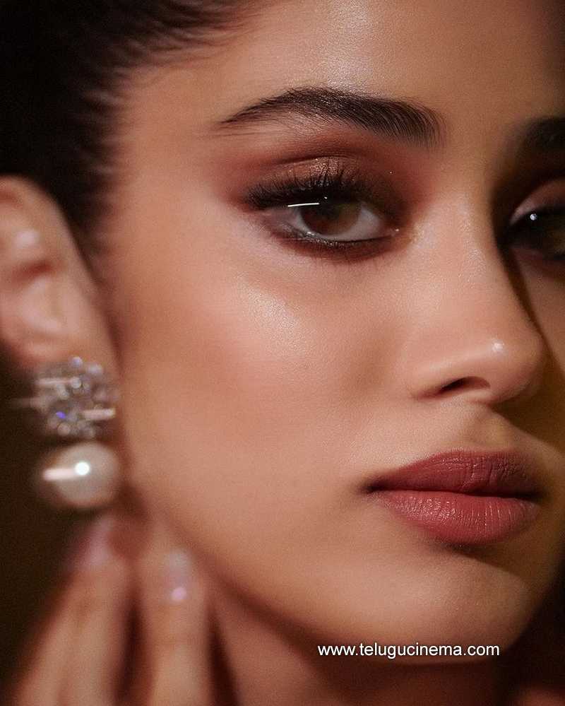 janhvikapoor stills 21 11 22 008