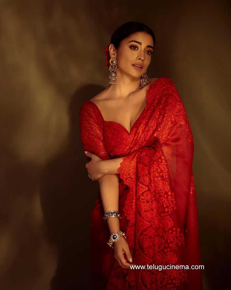 shriyasaran stills 27 11 22 003