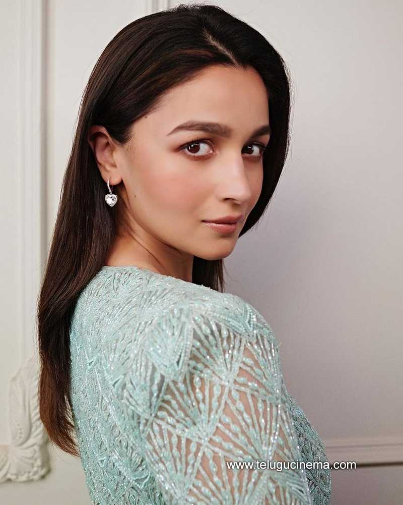 aliabhatt stills 30 12 22 001