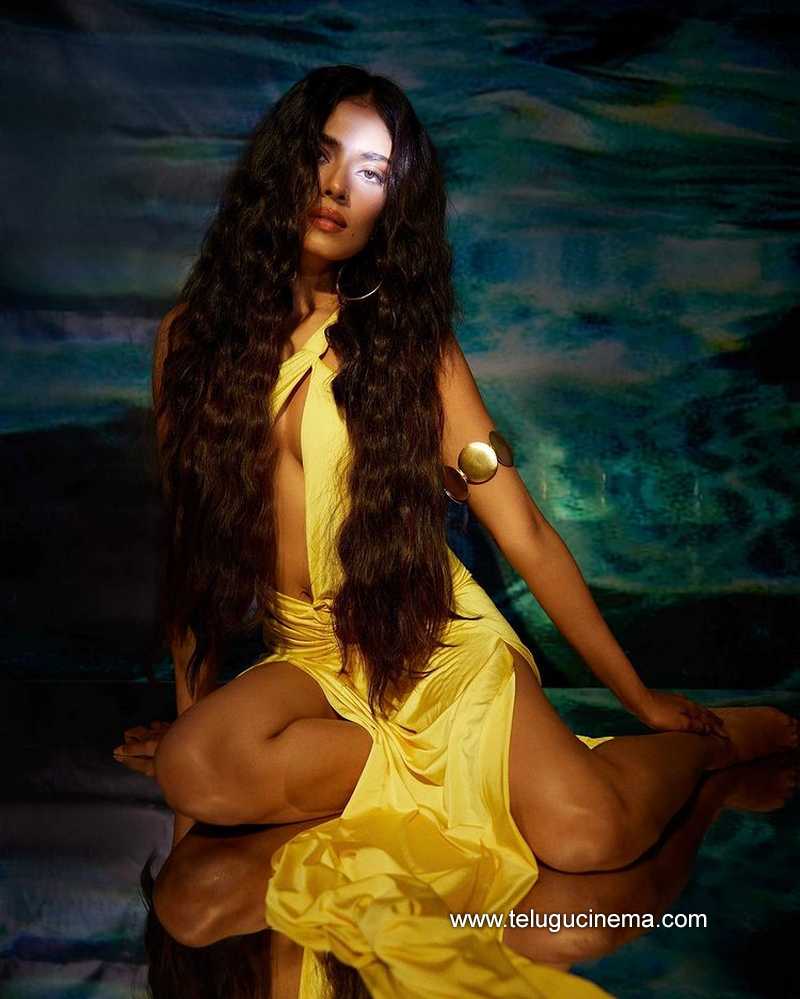 malavikamohanan stills 22 12 22 002