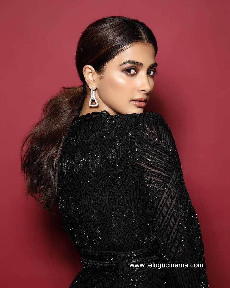 pooja stills 22 12 22 003 1