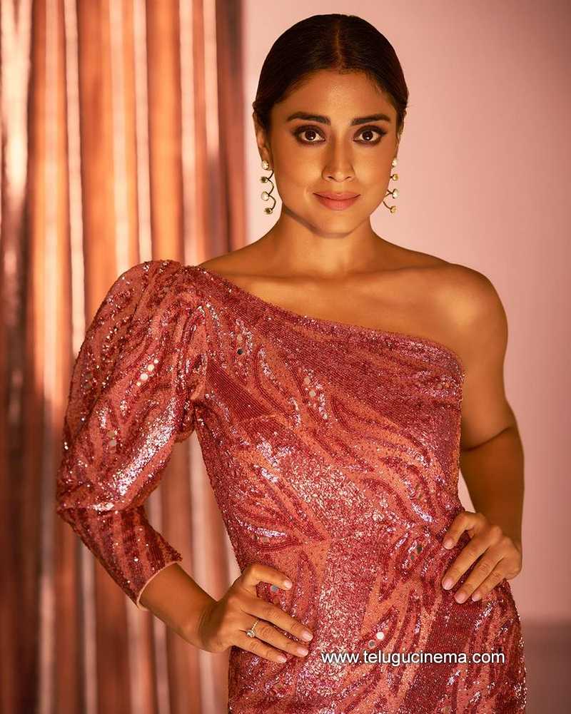 shriyasaran stills 06 12 22 003