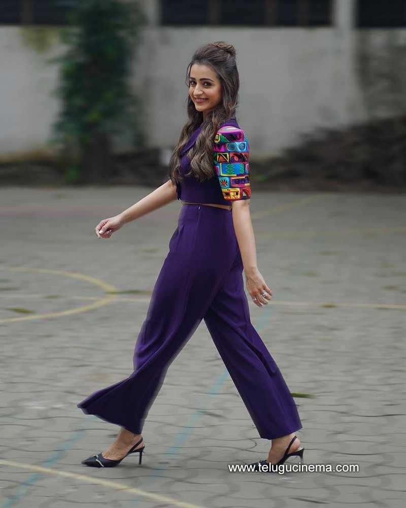 trisha stills 24 12 22 001