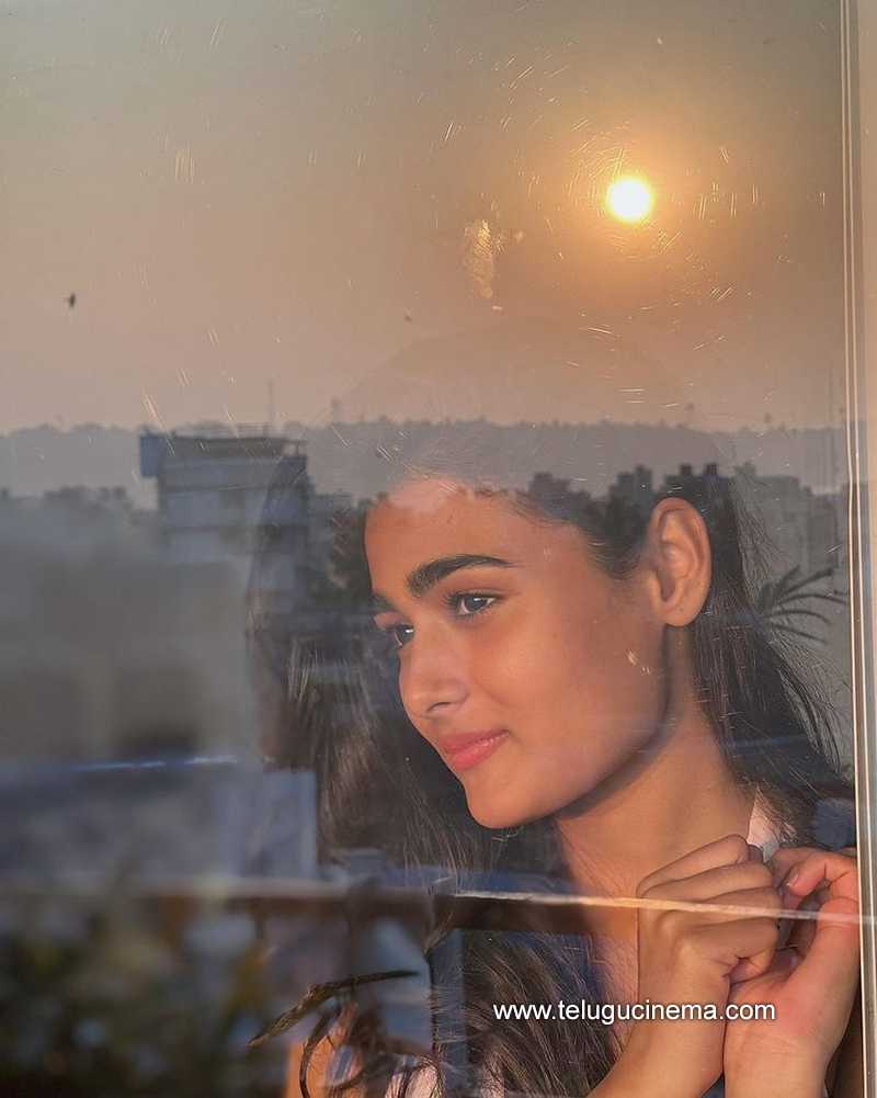 shalini stills 020123 003