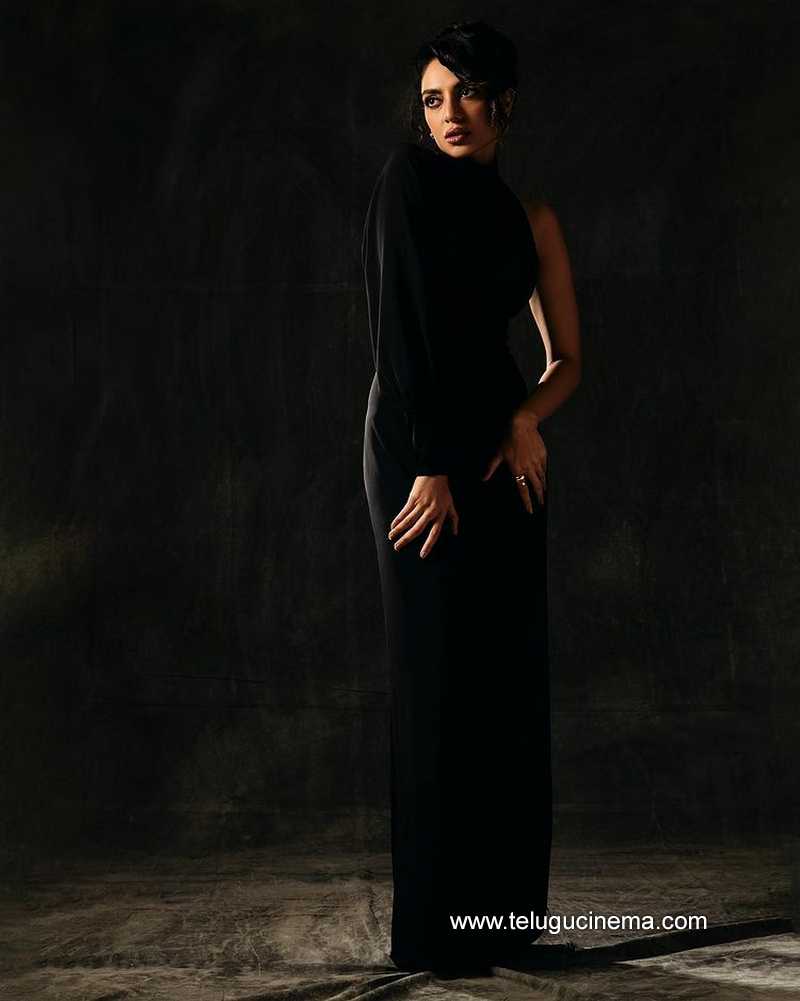 sobhitha stills 310123 005