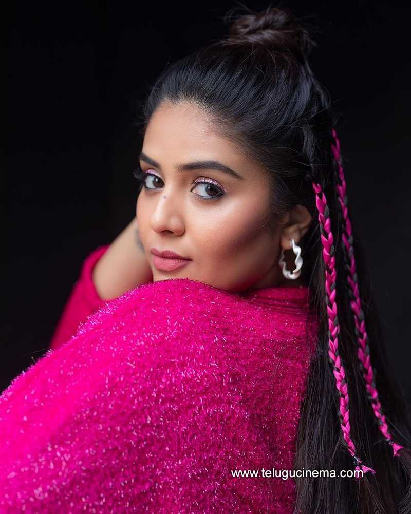 sreemukhi stills 120223 008
