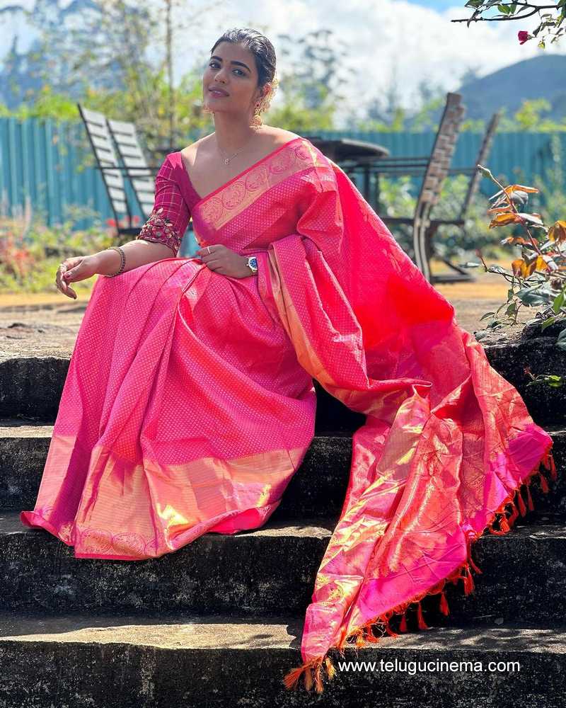 aishwarya stills 220124 002