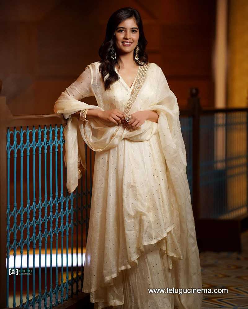 amrita stills 190124 003