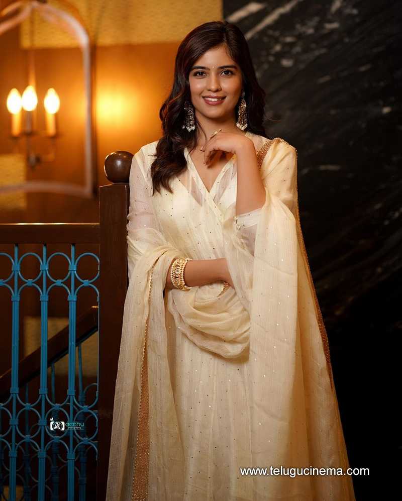 amrita stills 190124 004