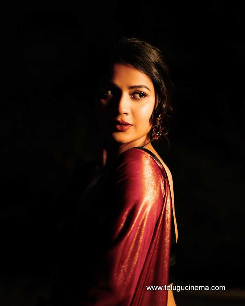 inaya stills 130124 002