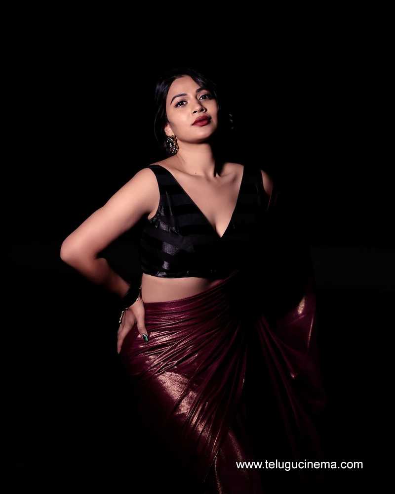 inaya stills 130124 004