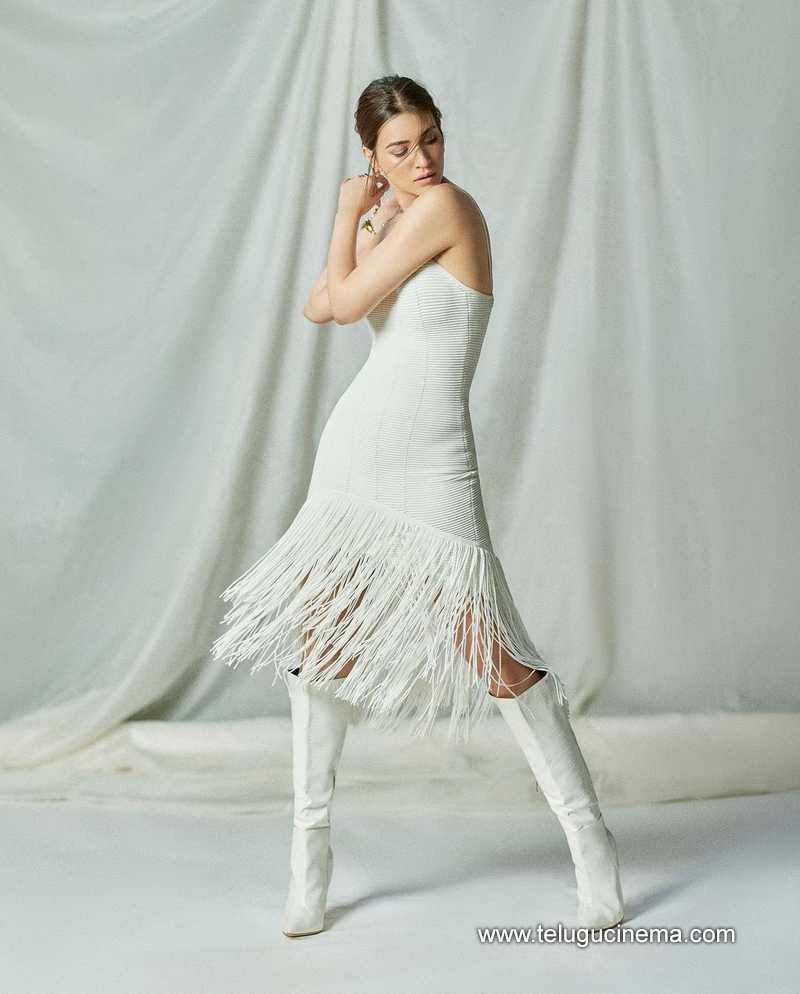 kriti stills 200124 006