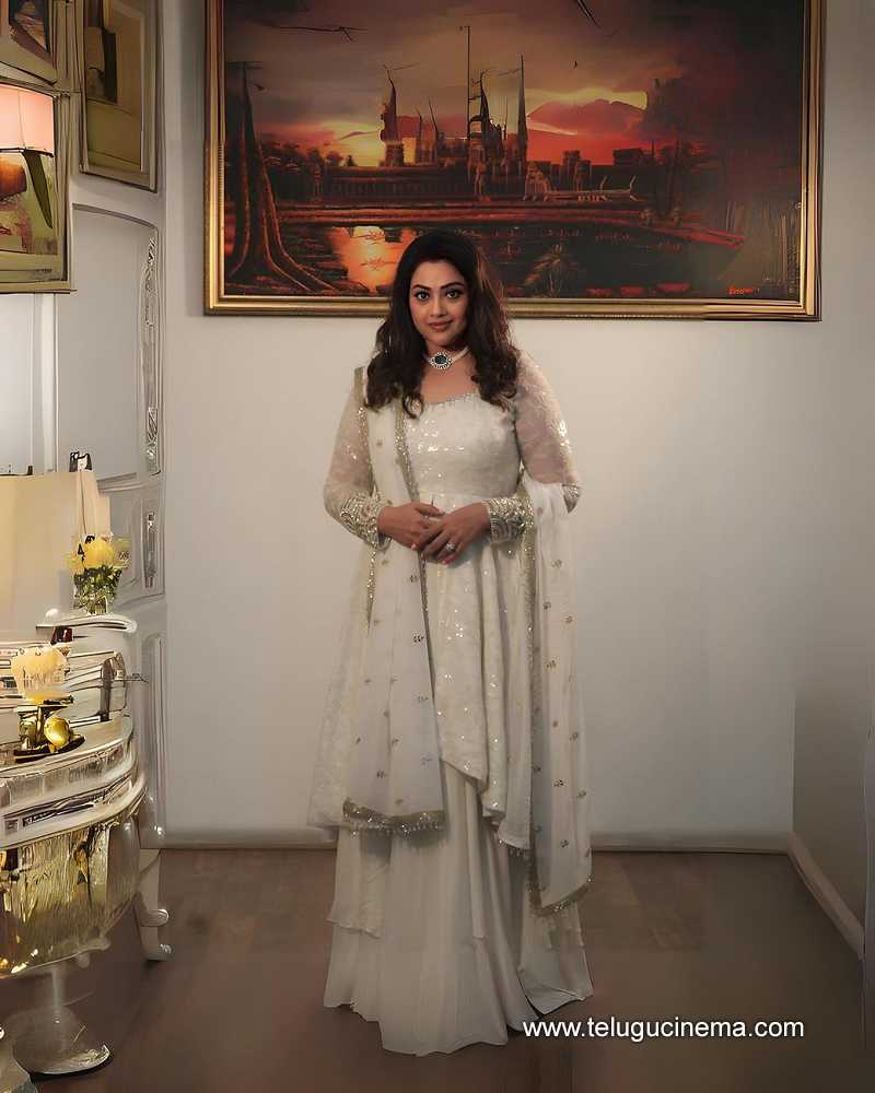 meena stills 010124 002