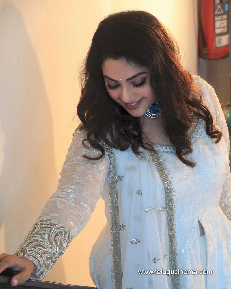 meena stills 010124 004