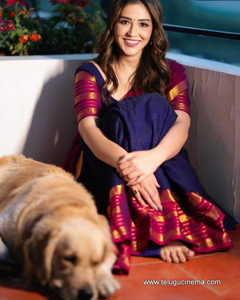 priyanka stills 310124 002
