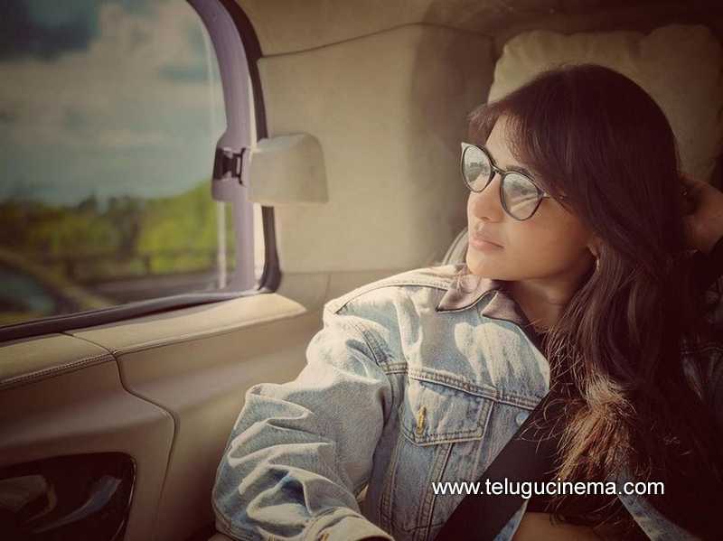 samantha stills 200124 002