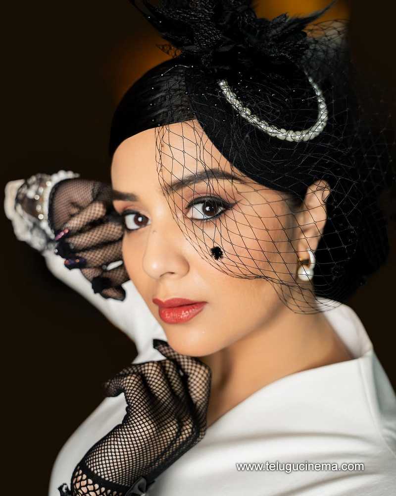 sreemukhi stills 220124 007
