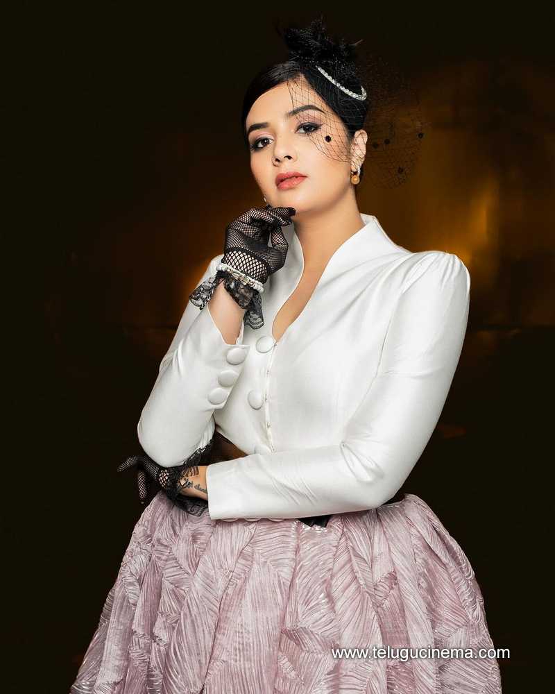 sreemukhi stills 220124 008
