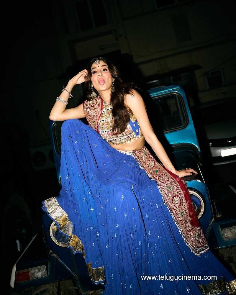 janhvi stills 01022400000003
