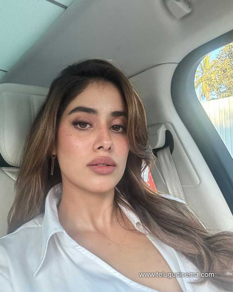janhvi stills 01022400000004