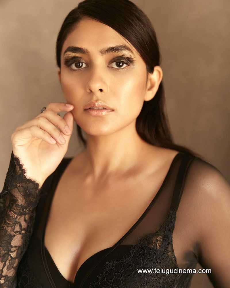 mrunal stills 03022400000003