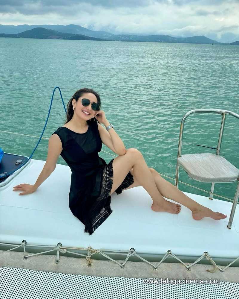 pragya stills 05022400000003
