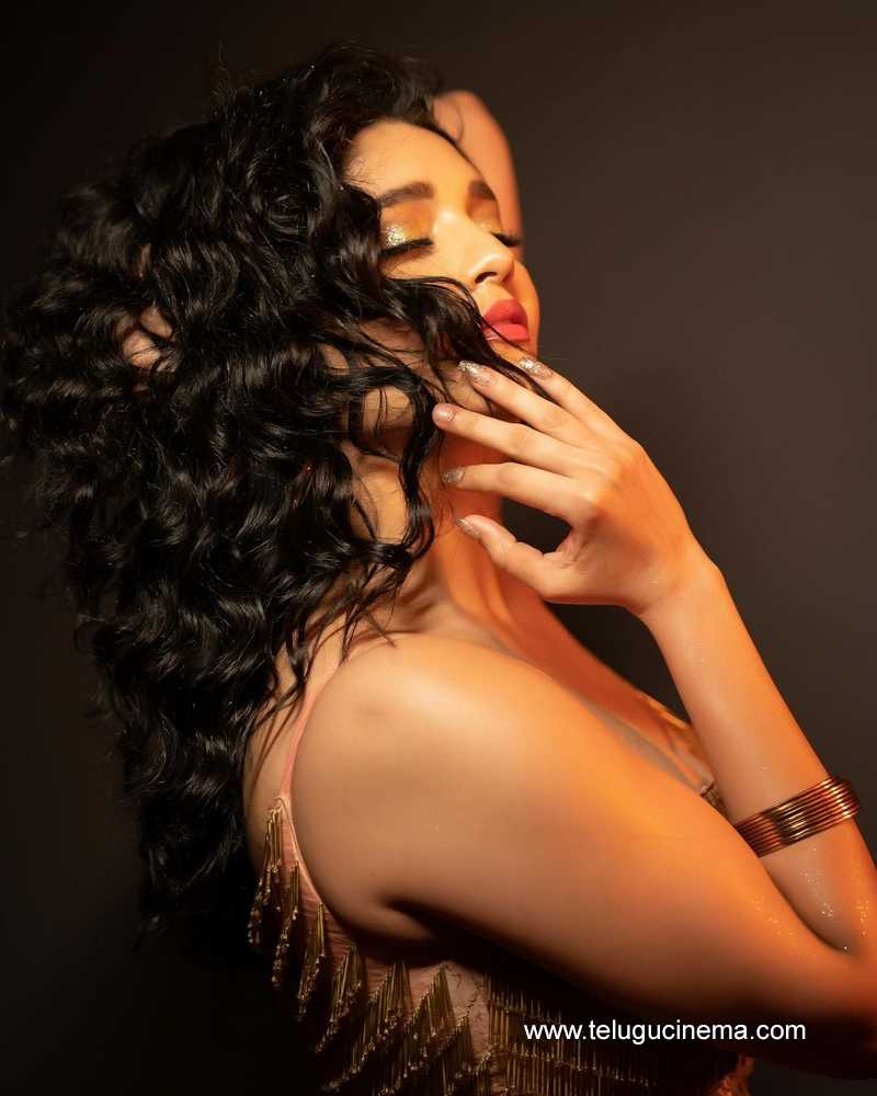 ritika stills 03022400000002