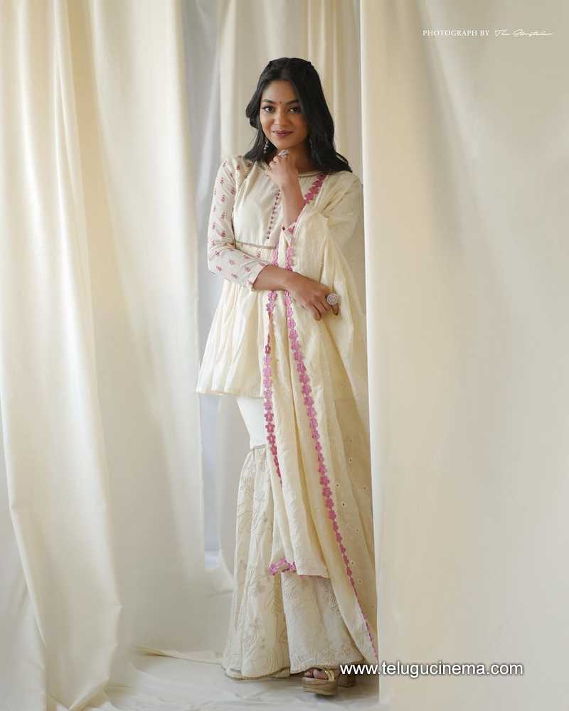 inava stills 110424 03