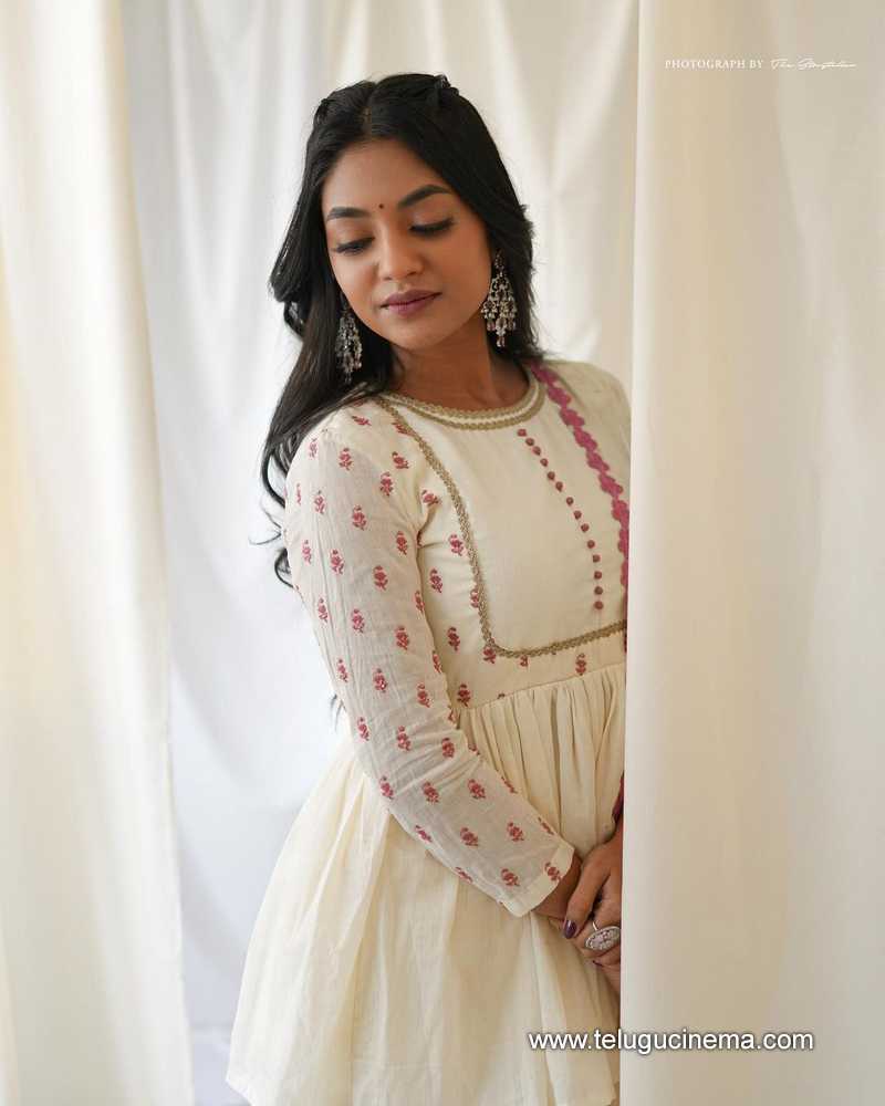 inava stills 110424 05