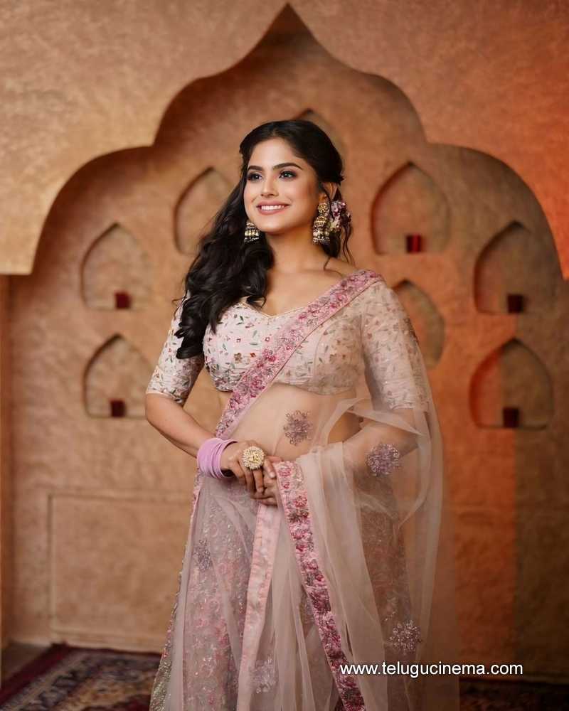 naina stills 220424 03