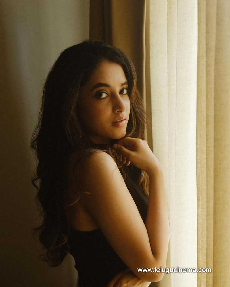 priyanka stills 040424 06