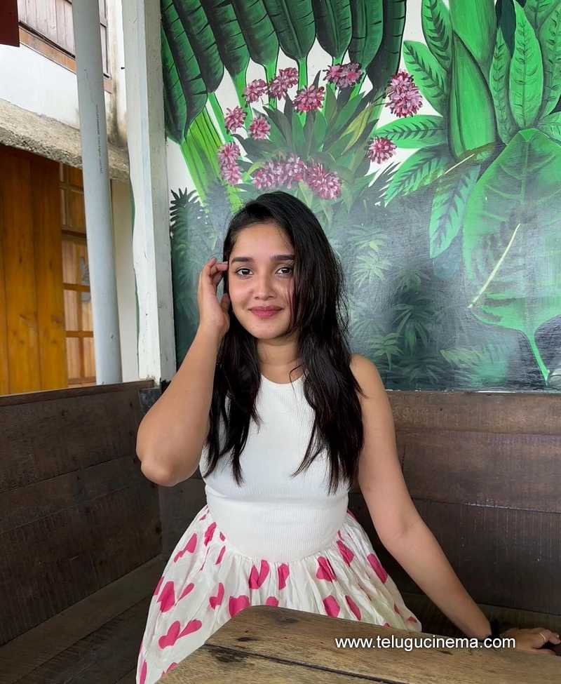 anikha stills 300824 03