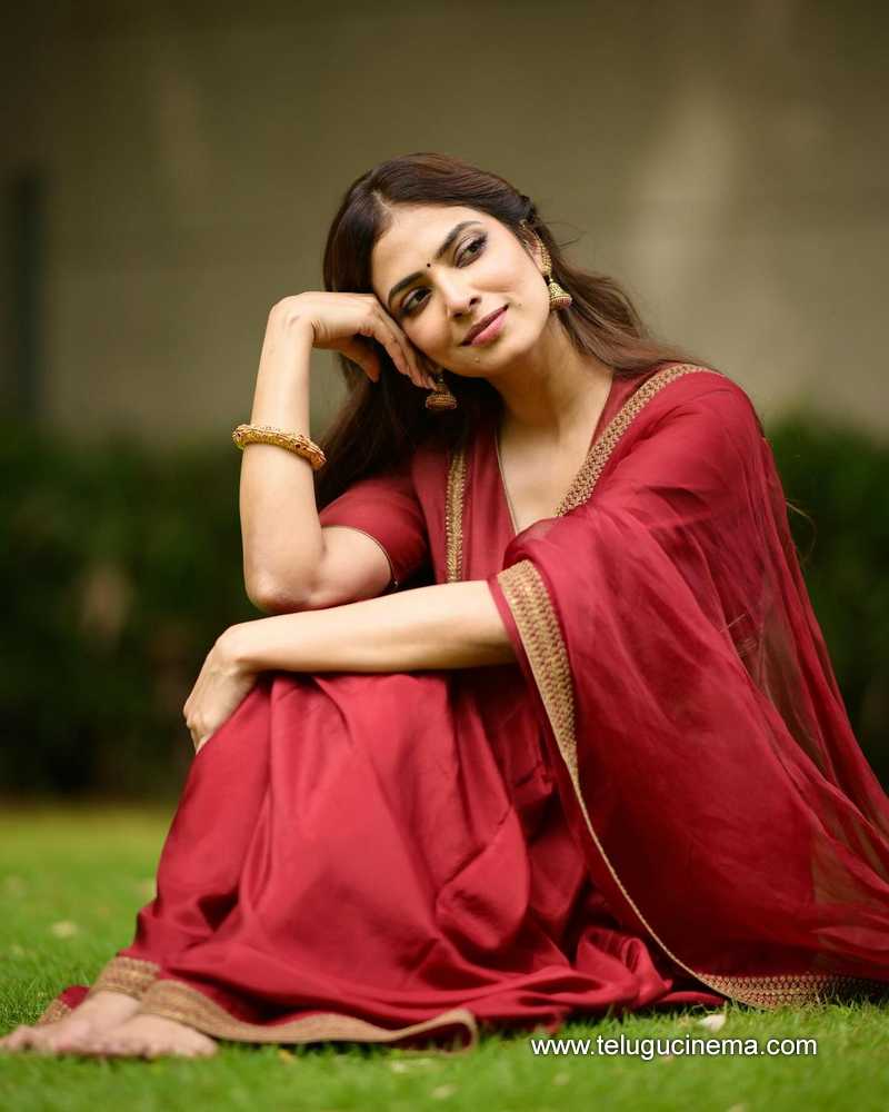 malavika stlls 140824 03