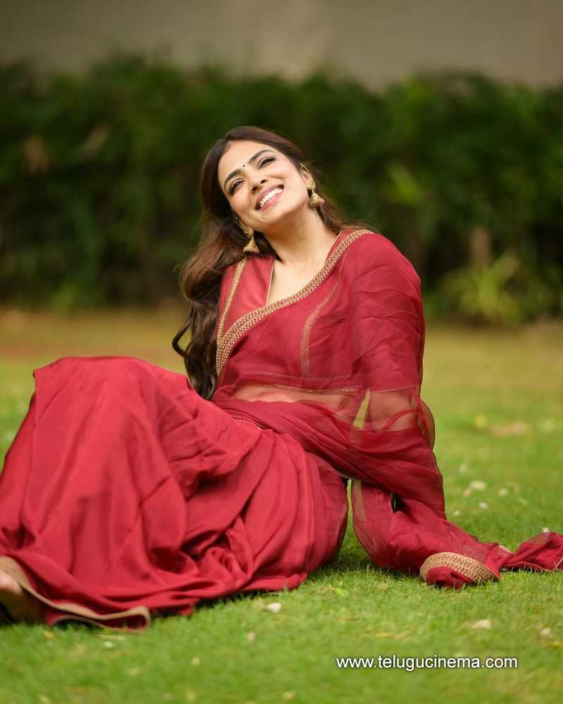 malavika stlls 140824 06