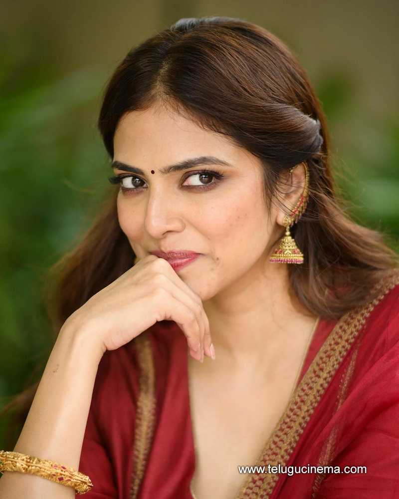 malavika stlls 140824 07