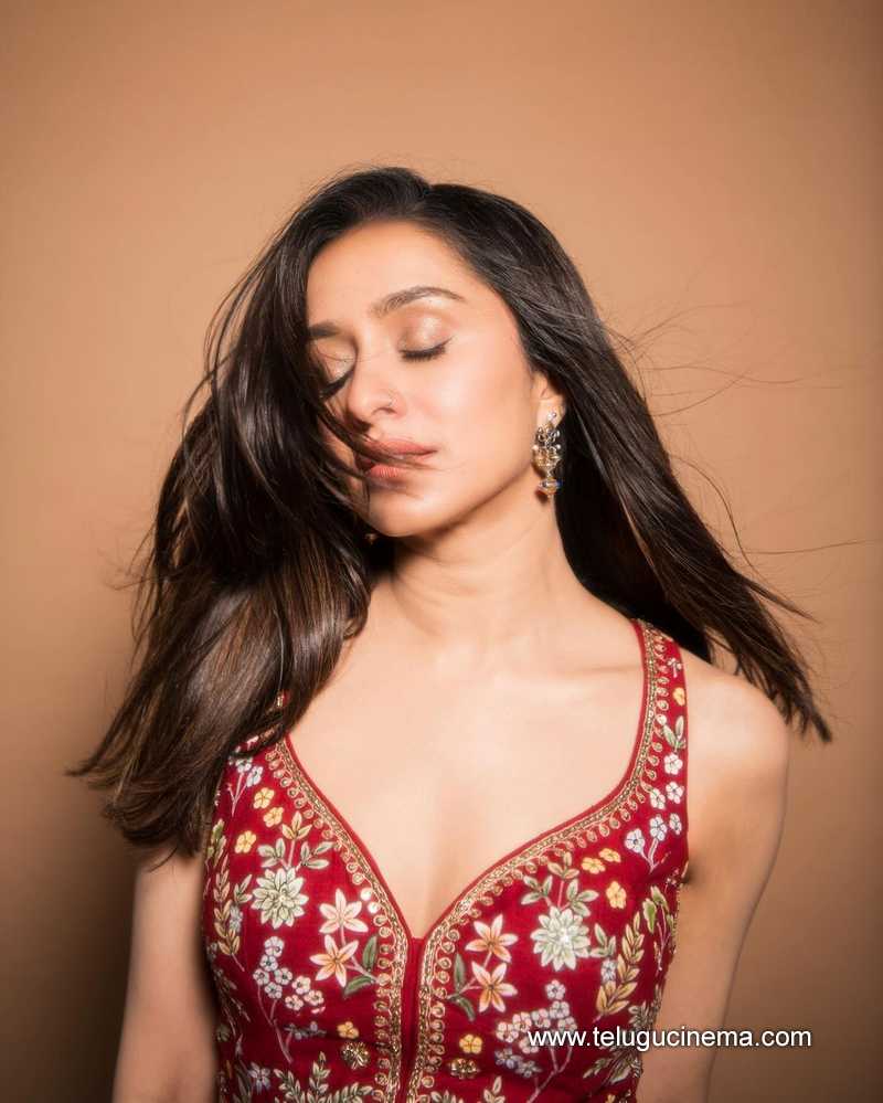 shraddhakapoor stills 100824 03
