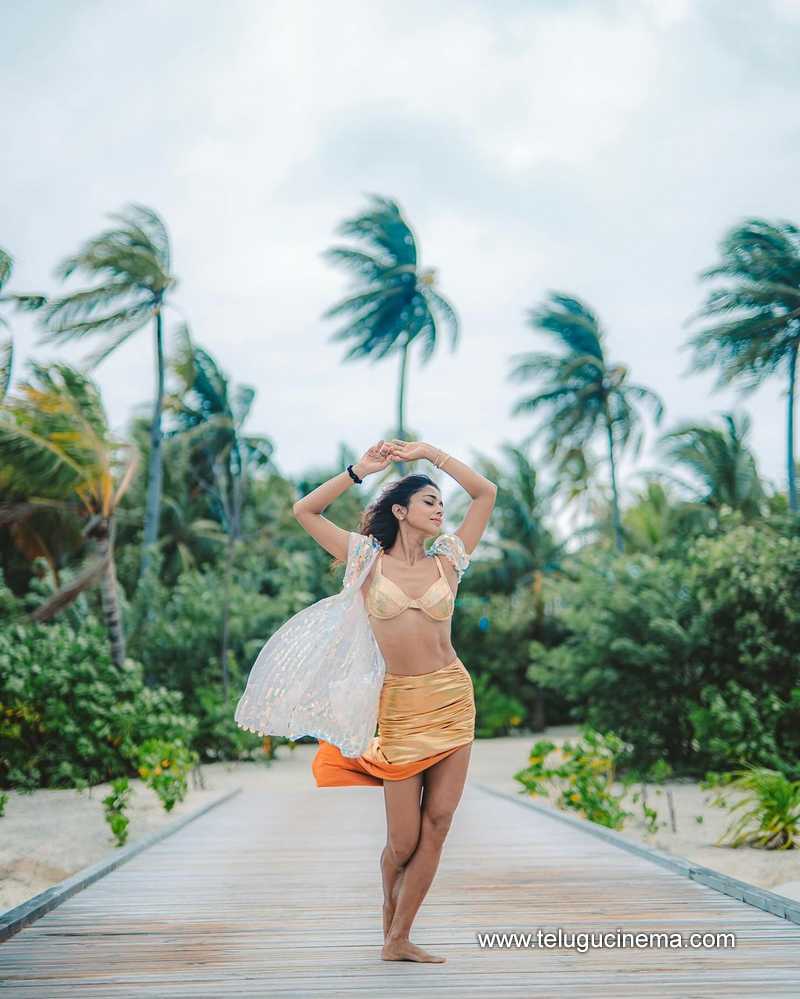 shriyasaran stills 170824 05