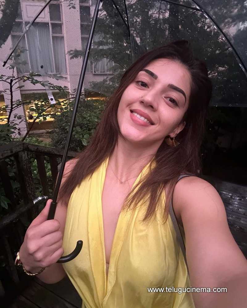 mehreen stills 130924 04